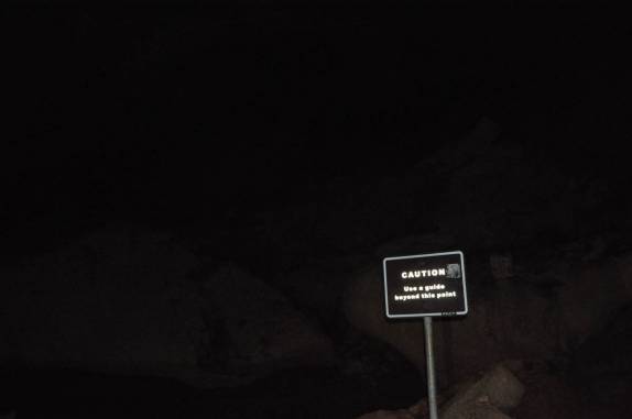 Passeio na St Herman's Cave, ao sul de Belmopan, capital de Belize. A partir daqui, só com guia!